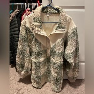 NEVER WORN - Quarter Snap Checkered Sherpa - Grey Mix